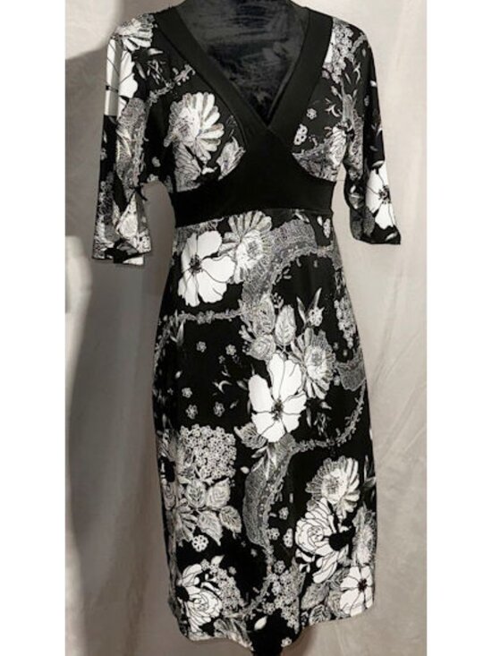 B.Moss Dresses & Skirts - B. Moss Black and White Flowered Knit Dress, X-Small
